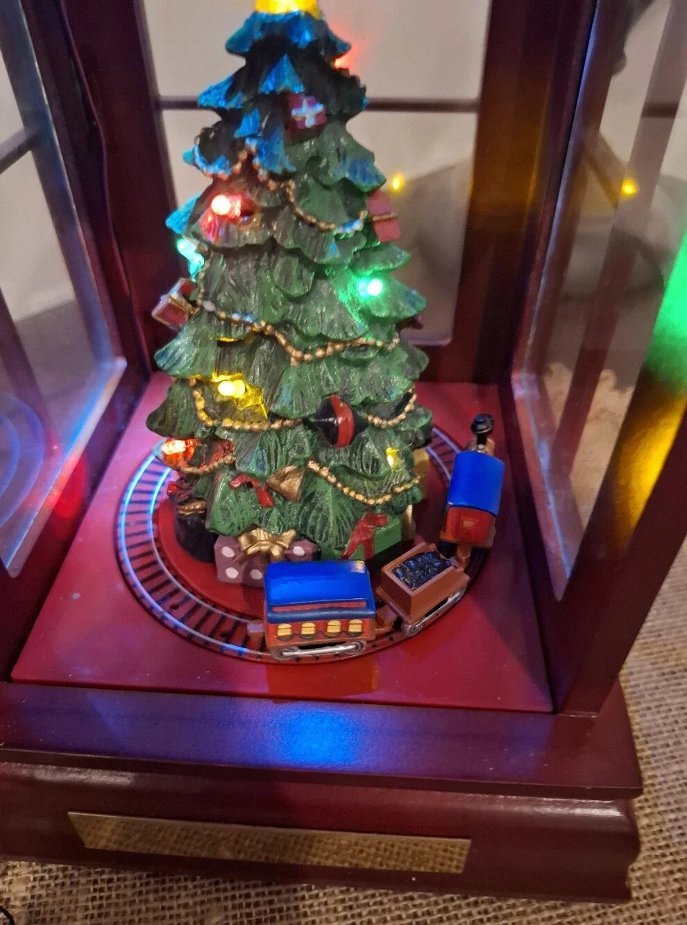 MR CHRISTMAS - MUSICAL CURIO CABINET - 30 SONGS - ANIMATED SCENE - LED LIGHTS